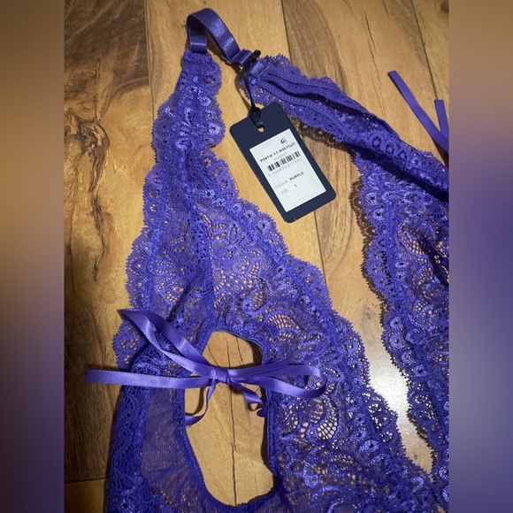 NWT| Teddy Open Cups Lingerie - Picture 4 of 11